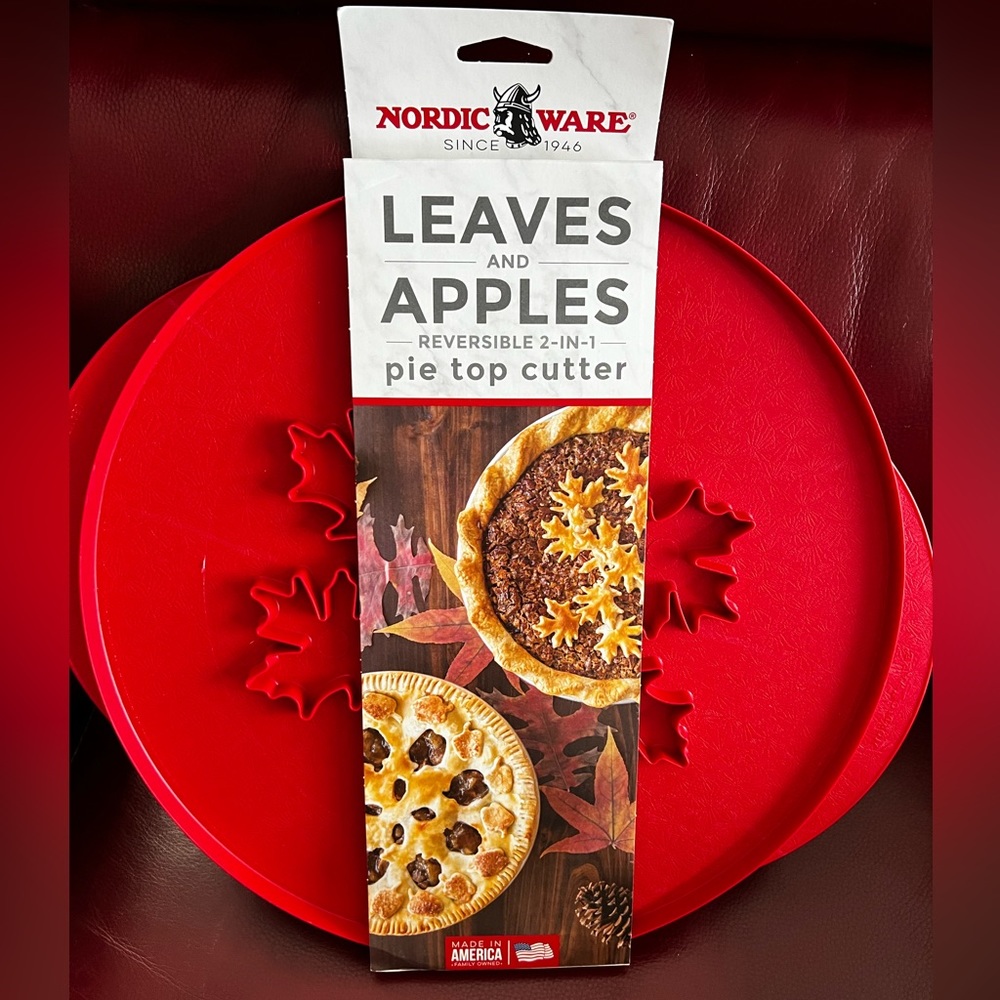 12” 🆕 Nordic Ware Reversible Apples & Leaves Pie Top Cutter USA 🇺🇸 made